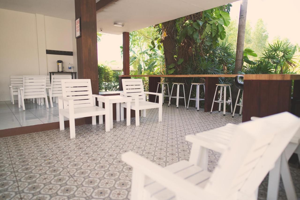 Deejai Hotel Si Racha Esterno foto