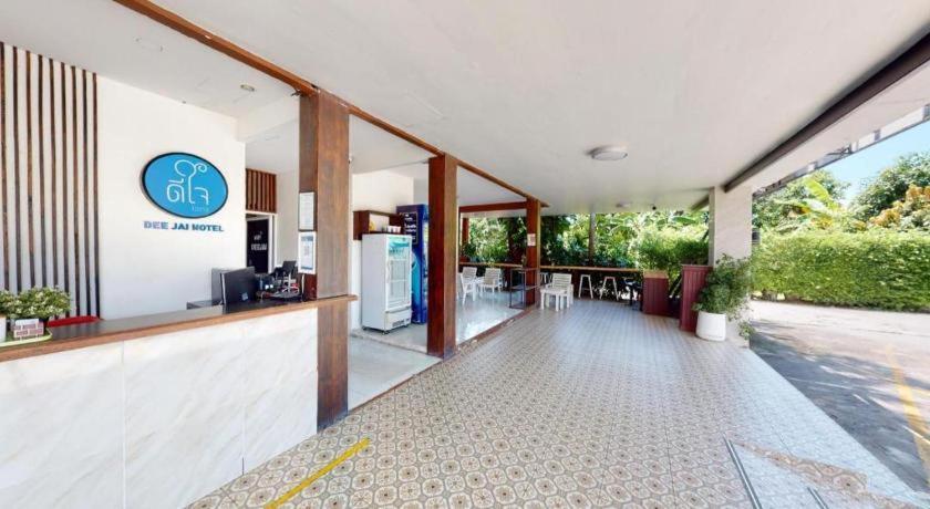 Deejai Hotel Si Racha Esterno foto