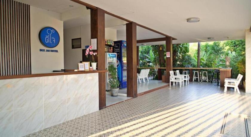 Deejai Hotel Si Racha Esterno foto