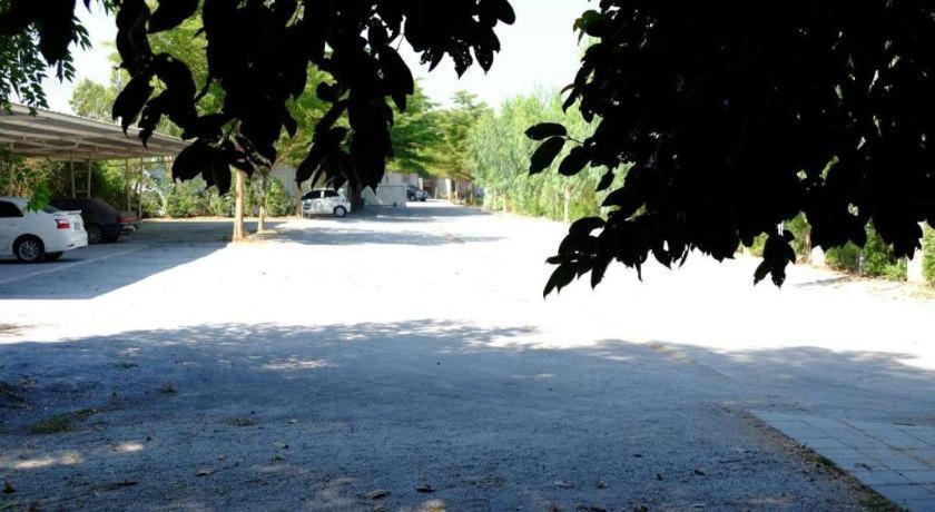 Deejai Hotel Si Racha Esterno foto